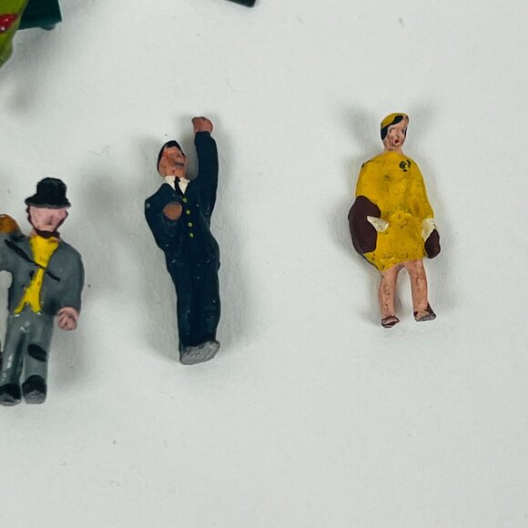 Vintage Miniature 10 Piece Painted Lead Figures People Bench & Accessories - Picture 5 of 6
